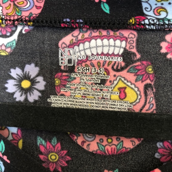 Skull design woman’s size small petite bundle set of 4. - Picture 11 of 11